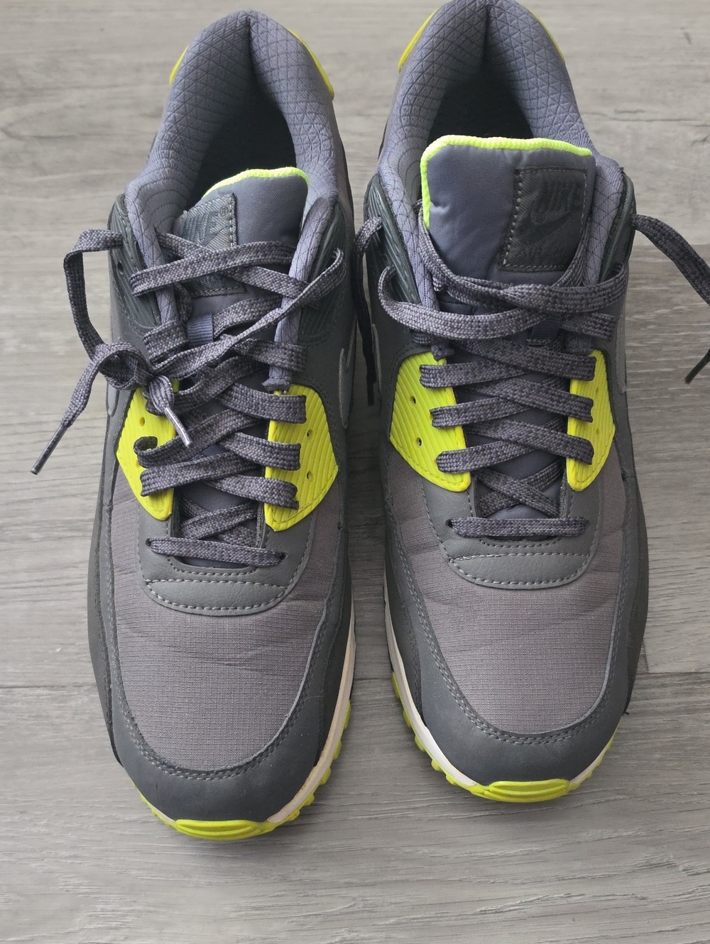 Nike Men's Gray Sneakers with Neon Yellow Highlights